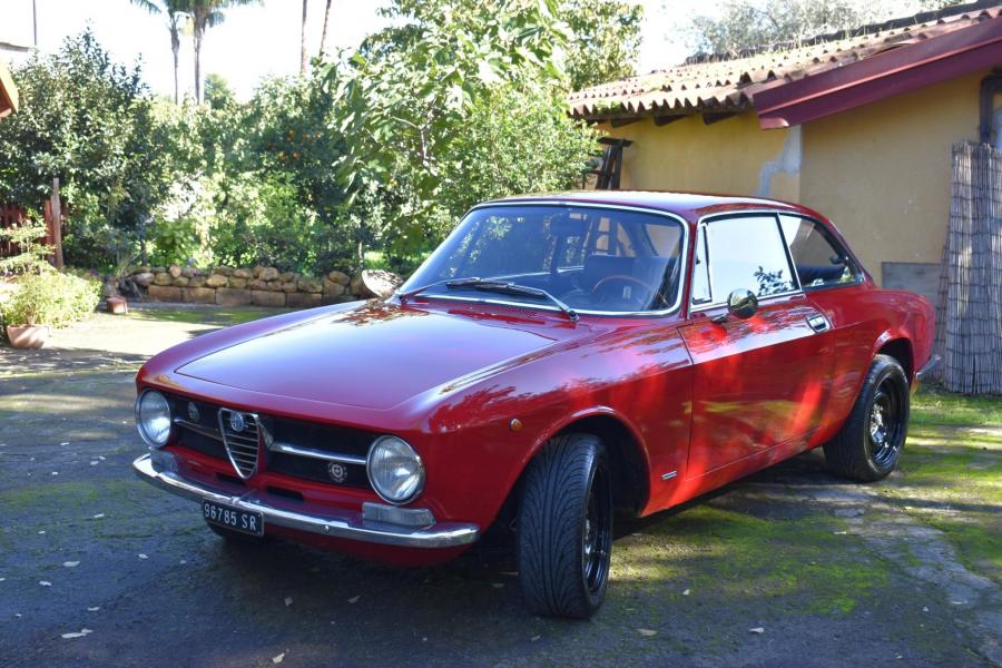  Alfa Romeo GT 1300 Junior (105) 1972 года  (фото 1 из 330)